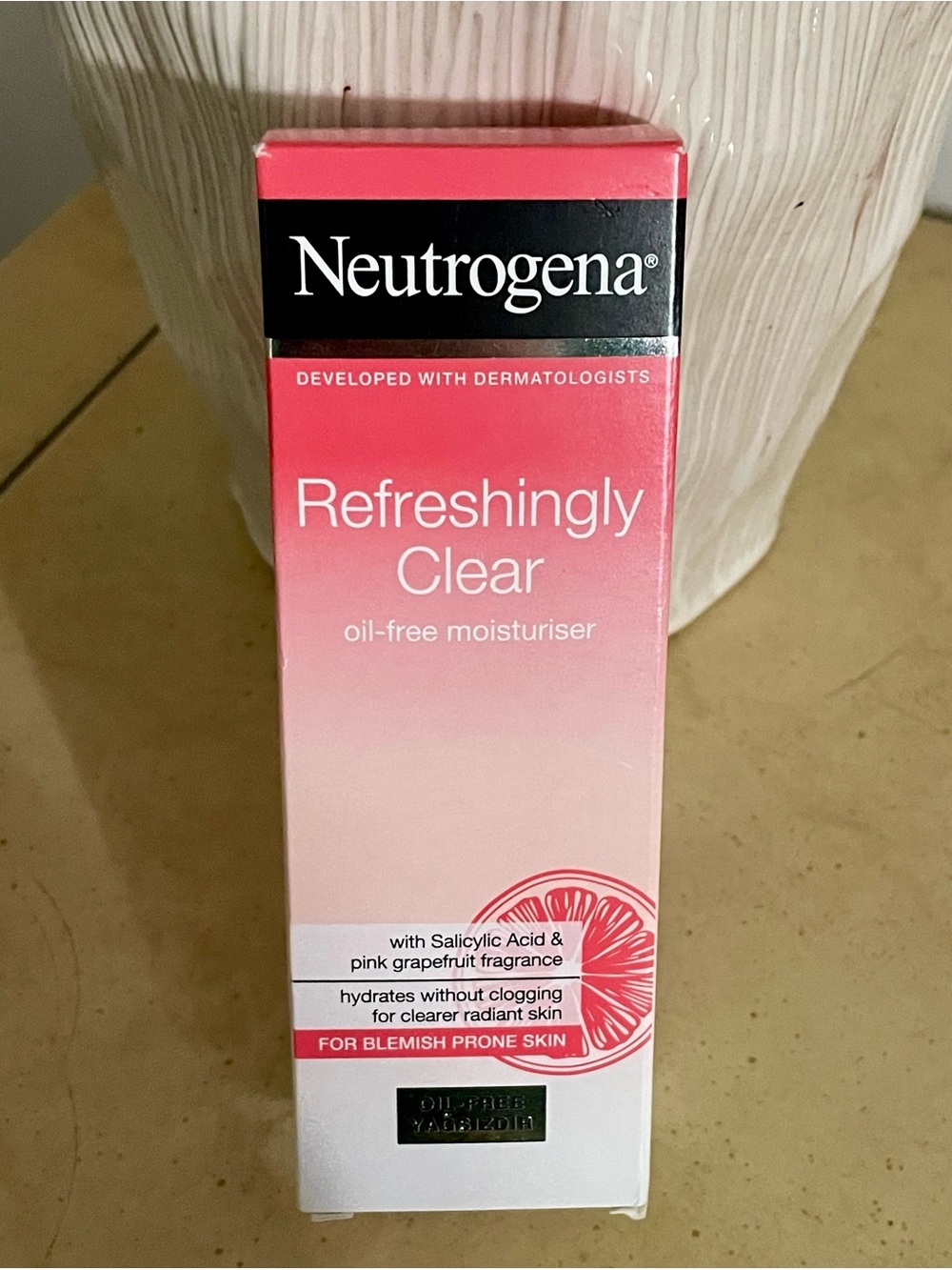 Neutrogena Refreshingly Clear Oil-Free Moisturizer 50ml - New in Box